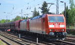 Doppeltraktion 185 164-1 + 185 012-2 mit Erzzug (leer) am 12.05.17 Berlin-Hirschgarten.