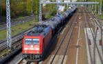 BR 185.2/589775/185-204-5-mit-kesselwagenzug-leer-richtung 185 204-5 mit Kesselwagenzug (leer) Richtung Stendell am 24.04.17 Berlin Friedrichsfelde Ost.