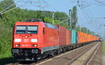 185 352-2 mit Containerzug am 19.05.17 Berlin-Hohenschönhausen.