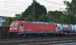 185 321-4 mit einem Containerzug bei der Vorbeifahrt Hamburg-Harburg, 20.06.17