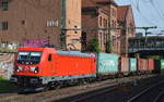 br-187-traxx-f140-ac3/594109/187-110-2-verlaesst-den-hamburger-hafen 187 110-2 verlässt den Hamburger Hafen mit Containerzug am 20.06.17 Bf. Hamburg-Harburg.