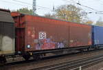 Zweiachsiger, großräumiger Schiebewandwagen der DB mit der Nr. 42 80 D-DB 2468 236-4 Hbbins-tt 309 am 19.10.17 Berlin-Hirschgarten.