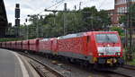 DB Cargo AG, Mainz [D] mit der Doppeltraktion   189 054-0  [NVR-Nummer: 91 80 6189 054-0 D-DB] +   189 039-1  [NVR-Nummer: 91 80 6189 039-1 D-DB] mit einem Sch�ttgutwagenzug Richtung Hansaport Hamburger Hafen am 10.08.26 H�he Bahnhof Hamburg-Harburg.