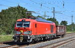 DB Cargo AG, Mainz [D] mit ihrer Vectron Dual Mode Light Lok '249 004' [NVR-Nummer: 90 80 2249 004-3 D-DB] und einem Drehgestell-Hochbordwagen am Haken Richtung Rbf. Seddin am 12.08.25 Höhe Bahnhof Saarmund.
