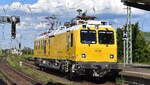 DB Netz AG, Fahrzeugnutzer: Maschinenpool Berlin mit ihrem Diagnose VT / P&T DVT Fahrwegmesszug (Bj. 2014)  702 201 , Name:  Josefine  ( 99 80 9163 001-7 D-DBMP ) am 18.05.26 Durchfahrt Bahnhof Magdeburg-Neustadt.