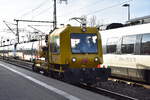 DB InfraGO AG / DB Netz Instandhaltung mit dem GAF 100 R  741 136  am 18.12.25 Durchfahrt Bahnhof Roßlau (Elbe).