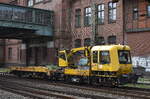DB Netz Instandhaltung (DB InfraGO AG) mit einem  GBM GAF 100 R/V  741 306  (99 80 9420 111-3 D-DBMP) + Beiwagen  771 782  (99 80 9750 314-3 D-DBMP) am 08.09.26 H�he Bahnhof Hamburg Harburg.