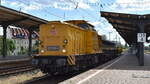 br-203/888023/db-infrago-ag-frankfurt-maindb-netz DB InfraGO AG, Frankfurt (Main)/DB Netz Instandhaltung mit ihrer '203 305-8' [NVR-Nummer: 92 80 1203 305-8 D-DBMP] und zwei Drehgestell-Flachwagen am 10.07.25 Durchfahrt Bahnhof Magdeburg-Neustadt.