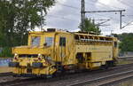 pt-esm-08-275-sprinter-einzelfehler-stopfmaschine/887558/db-netz-instandhaltung-mit-ihrem-pt DB Netz Instandhaltung mit ihrem P&T ESM 08-275 Sprinter (ESM 662) '99 80 9122 003-3 D-DB' am 07.07.25 Höhe Bahnhof Niederndodeleben.