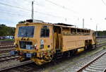 Ein Unimat-Sprinter ESM 663 (EinzelfehlerStopfMaschine / ESM 08-275 Sprinter) der DB InfraGo/DB Netz Instandhaltung ( D-DB MP 99 80 9122 006-6 ) am 15.10.26 H�he Bahnhof K�nigs Wusterhausen.