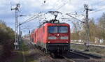 DB Regio AG - Region Nordost, Fahrzeugnutzer: Regionalbereich Berlin/Brandenburg, Potsdam mit ihrer  112 156-5 (NVR:  91 80 6112 156-5 D-DB ) und einem DB Regio-Doppelstockwagen am Haken auf