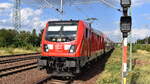DB Regio AG - Region Nordost, Fahrzeugnutzer: Regionalbereich Berlin/Brandenburg, Potsdam mit ihrer  140 010  (NVR:  91 80 6147 010-3 D-DB ) und der RB24 bei der Einfahrt Bahnhof Schönefeld b.