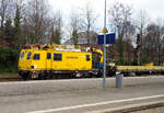 Der zweiachsige Plasser & Theurer Motorturmwagen MTW 10.272, A-ETE 99 81 9131 007-2  “Daisy”, ex 97 99 01 519 17-8, der EUROPTEN - European Trans Energy GmbH ist mit dem Wagen der Gattung