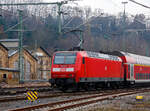 Die 146 005-4 (91 80 6146 005-4 D-DB) der DB Regio NRW schiebt den RE 9 (rsx - Rhein-Sieg-Express) Siegen - K�ln – Aachen, am 23.12.2021 vom Bf.
