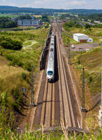 Ein ICE-3M Der Baureihe 406 rauscht am 09 Juli 2013 auf der Schnellfahrstrecke Köln–Rhein/Main (KBS 472) durch Montabaur, er hat gerade hinten den ICE-Bahnhof Montabaur passiert und