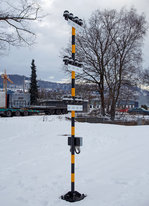   Früher (bis 2016) waren in Kreuttal im Bereich der Gleise der KSW (Kreisbahn Siegen-Eigensten) Handweichen, nun sind hier Weichen mit elektrischen Antrieb.