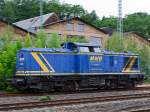 Hier ist mir unbewusst ein Mitzieher gelungen:  Die V 1203 (ex DB AG 202 725-8, ex DR 110 725-8) der Mittelweserbahn (MWB) rangiert am 17.06.2011 in Betzdorf/Sieg.