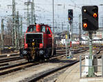   Vom Bahnsteig aus im Hbf N�rnberg konnte ich am 28.03.2016 noch gerade die an die DB Regio AG vermietete 214 017-6 (92 80 1214 017-6 D-ALS) der Alstom Lokomotiven Service, ex DB 212 069-9, ex DB V