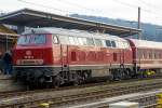   Die RP 215 001-9 (eigentlich 92 80 1225 001-7 D-RPRS) der Railsystems RP GmbH, ex DB 225 001-7, ex DB 215 001-9, am 05.12.2015 im Bahnhof Kreuztal, als Schublok von dem Dampfsonderzug M�nster -