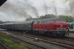 Am verregneten 21 September 2014 verlasst IGE 216 224 mit ein Sonderzug Neuenmarkt-Wirsberg während die Dampfrosse sich das Raucvhen alles anderes als ablernen wqährend ein Dampfspektakel ins DDM.
