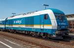 Die Siemens ER 20 ( Herkules  223 068-8 (92 80 1223 068-8 D-VBG) am 01.07.2015 beim Halt, mit dem ALX 84110  (alex) M�nchen Hbf - Hof Hbf, im Bahnhof Marktredwitz.