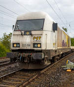 
Die 223 158 (92 80 1223 158-7 D-PCT) der Rail Cargo Carrier – Germany (ex PCT Private Car Train GmbH) steht am 18.08.2019, mit einem Bauzug (Wagen der Gattung Rens 192 B) der Eiffage Rail, in Wilnsdorf-Rudersdorf.

PCT Private Car Train GmbH war eine 100%tige Tochter und das EVU der ARS Altmann AG, die das Unternehmen zum März 2016 an die ÖBB verkauft hat und firmiert als Teil der Rail Cargo Group unter Rail Cargo Carrier – PCT. Mittlerweile ist sie vollkommen in die Rail Cargo Carrier – Germany GmbH integriert.

Die Siemens ER 20 (Eurorunner) wurde 2011 von Siemens unter der Fabriknummer 21683 für die PCT gebaut.
