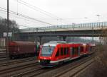 640 008 und  640 005 (zwei gekuppelte LINT 27) der 3-L�nder-Bahn als RB 93 (Rothaarbahn) nach Bad Berleburg  am 10.03.2012 hier kurz vor der Einfahrt in den Bahnhof Kreutztal.