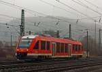 Der LINT 27 - Dieseltriebwagen 640 018 der DreiL�nderBahn als RB 95 (Dillenburg-Siegen-Au/Sieg), f�hrt am 06.01.2013 von Betzdorf/Sieg weiter in Richtung Au/Sieg.