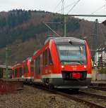 Ein Alstom Coradia LINT 27 in Doppeltraktion  mit einem LINT 41 (640 016 mit 648 206 / 706) der DreiL�nderBahn f�hrt am 28.03.2013 als RB 95 (Dillenburg-Siegen-Au/Sieg) in den Bahnhof Betzdorf/Sieg