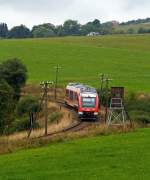 Zwei Alstom Coradia LINT 27 in Doppeltraktion (640 007 und weiterer) fahren als RB 93  Rothaarbahn  nach Bad Berleburg, hier kurz hinter Hilchenbach-L�tzel.