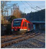 Der Alstom Coradia LINT 27 - 640 001 der DreiL�nderBahn erreicht gleich (am 16.12.2013), als RB 95  Sieg-Dill-Bahn  (Dillenburg-Siegen-Au/Sieg) den Bahnhof Betzdorf/Sieg.