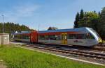   Der VT 123 der vectus Verkehrsgesellschaft mbH, ein Stadler GTW 2/6, fährt am 05.05.2013 als RB 28  Oberwesterwald-Bahn  die Verbindung  Au/Sieg - Altenkirchen - Hachenburg - Westerburg -
