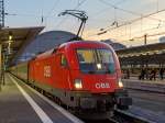   Die  Taurus  1116 188-4 (A-ÖBB 91 81 1116 188-4 ) der ÖBB, als eine von zwei von dem im Sandwich gefahrenen EC 113 (Frankfurt - München - Klagenfurt mit Kurswagen nach Zagreb), am