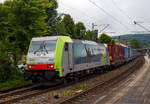 Die BLS Cargo 502, Re 486 502-8/E 486 502 SF  The Alpinists in Europa  (91 85 4486 502-8CH-BLSC) f�hrt am 07 Juli 2025 mit einem HUPAC KLV-Zug durch Kirchen (Sieg) in Richtung K�ln.