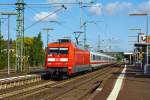   Die 101 129-5 rauscht am 20.08.2014 mit dem IC 2277 (Hamburg-Altona - Hannover Hbf - Frankfurt(Main)Hbf) durch den Bahnhof Butzbach in Richtung Friedberg(Hessen).