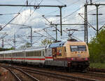 Die Jubil�umslok „50 Jahre Intercity“, die 101 110-5 (91 80 6101 110-5 D-DB) schiebt den IC 2213 (Ostseebad Binz - Hamburg – Stuttgart) Steuerwagen voraus durch den Bahnhof B�chen in