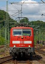 111 096-4 kommt mit dem RE 9 (Rhein-Sieg-Express) Aachen - K�ln - Siegen, von K�ln und f�hrt gleich (22.07.2012) in den Bahnhof Betzdorf (Sieg) ein.