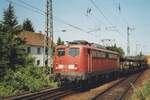 Am 28 Mai 2005 durchfahrt 140 353 Rheine mit ein Leerautozug nach Bremen.