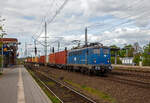 Die 140 857-4 (91 80 6140 857-4 D-EGP) der EGP - Eisenbahngesellschaft Potsdam mbH f�hrt am 14.05.2022 mit einem Containerzug aus Richtung Hamburg kommend durch den Bahnhof B�chen in Richtung Osten.