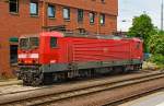   Die 143 216-0 der DB Regio, ex DR 243 216-9, abgestellt  am 25.05.2014 beim Hbf Koblenz.
