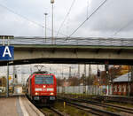 Die 146 240-7 (91 80 6146 240-7 D-DB) der DB Regio Bayern erreicht am 24.11.2022, mit dem RE 50 (M�nchen – Regensburg – N�rnberg), den Hauptbahnhof Regensburg.