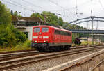   Nach getaner Nachschiebearbeit f�hrt die 151 053-6 (91 80 6151 053-6 D-DB) der DB Cargo Deutschland AG am 19.08.2017 vom G�terbahnhof Kreuztal in den Abstellbereich.