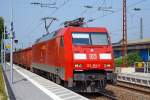  Die 152 109-5 (91 80 6152 109-5 D-DB) der DB Schenker Rail Deutschland AG fährt am 03.07.2015 mit einem Güterzug (mit offenen Güterwagen der Gattung Eaos) durch den Bahnhof Neuwied.