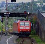 Die DB 185 046-6 f�hrt am 05.08.2006 durch den Hbf Siegen