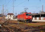  Die 185 192-2 (91 80 6185 192-2 D-DB) der DB Schenker Rail Deutschland AG rangiert am 27.02.2016 in Kreuztal, später fährt sie zum Rangierbahnhof um dort einen Güterzug an den Haken