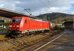   Die 185 354-8 (91 80 6185 354-8 D-DB) der DB Schenker Rail Deutschland AG fährt am 31.01.2015 einen gemischten Güterzug durch den Bahnhof Betzdorf/Sieg in Richtung Köln.
