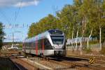   Der ET 22 2101 (94 80 0426 100-4 D-ABRN / 94 80 0826 100-0 D-ABRN), ex ET 22 001, ein 2-teiliger Stadler Flirt der Abellio Rail NRW fährt am 27.09.2015,  als RE 16  Ruhr-Sieg-Express  (Essen -
