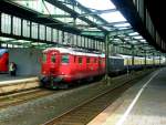 Re 4/4 I 10019 und 10008 der Centralbahn AG am 31.05.2013 im Duisburger Hauptbahnhof vor dem  Hetzerather , ein Sonderzug, der Feierlustige freitags von Rheine/M�nster an die Mosel und