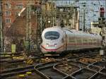 Der ICE 403 504-4  M�nchen  am 30.12.2012 kurz vor dem Erreichen des K�lner Hauptbahnhofs.