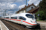 DB: Nicht mehr all zu lange Zeit werden die ICE das historische Bahnhofsgeb�ude Haltingen passieren.